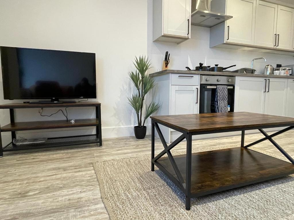 Kingsbridge Point - Cosy One Bed Apartments Near Town Centre, Суиндон Экстерьер фото