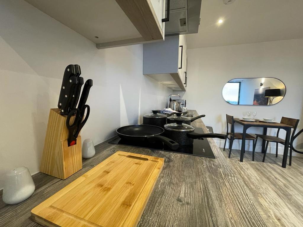 Kingsbridge Point - Cosy One Bed Apartments Near Town Centre, Суиндон Экстерьер фото