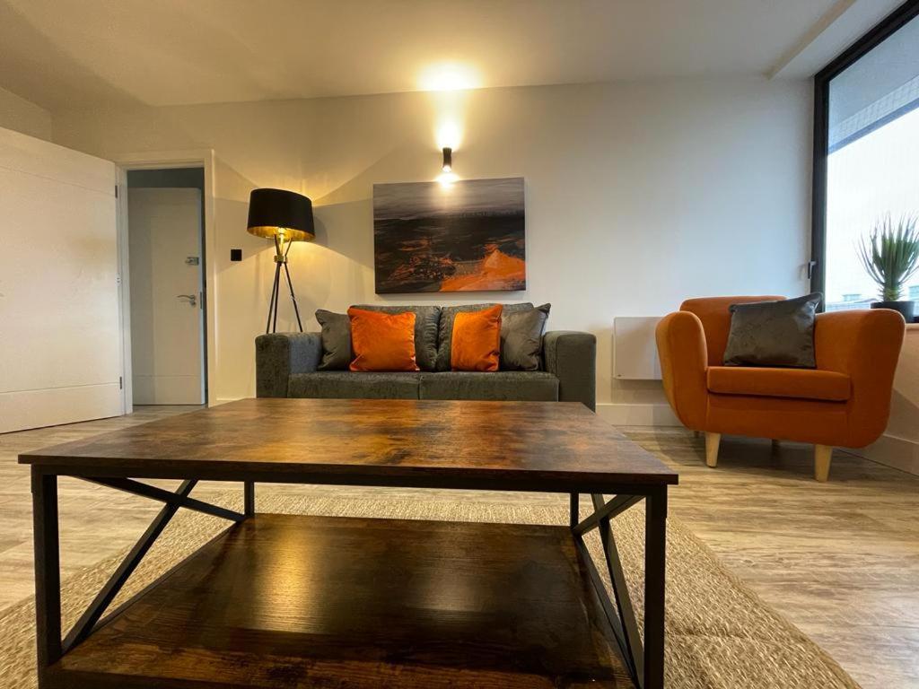 Kingsbridge Point - Cosy One Bed Apartments Near Town Centre, Суиндон Экстерьер фото