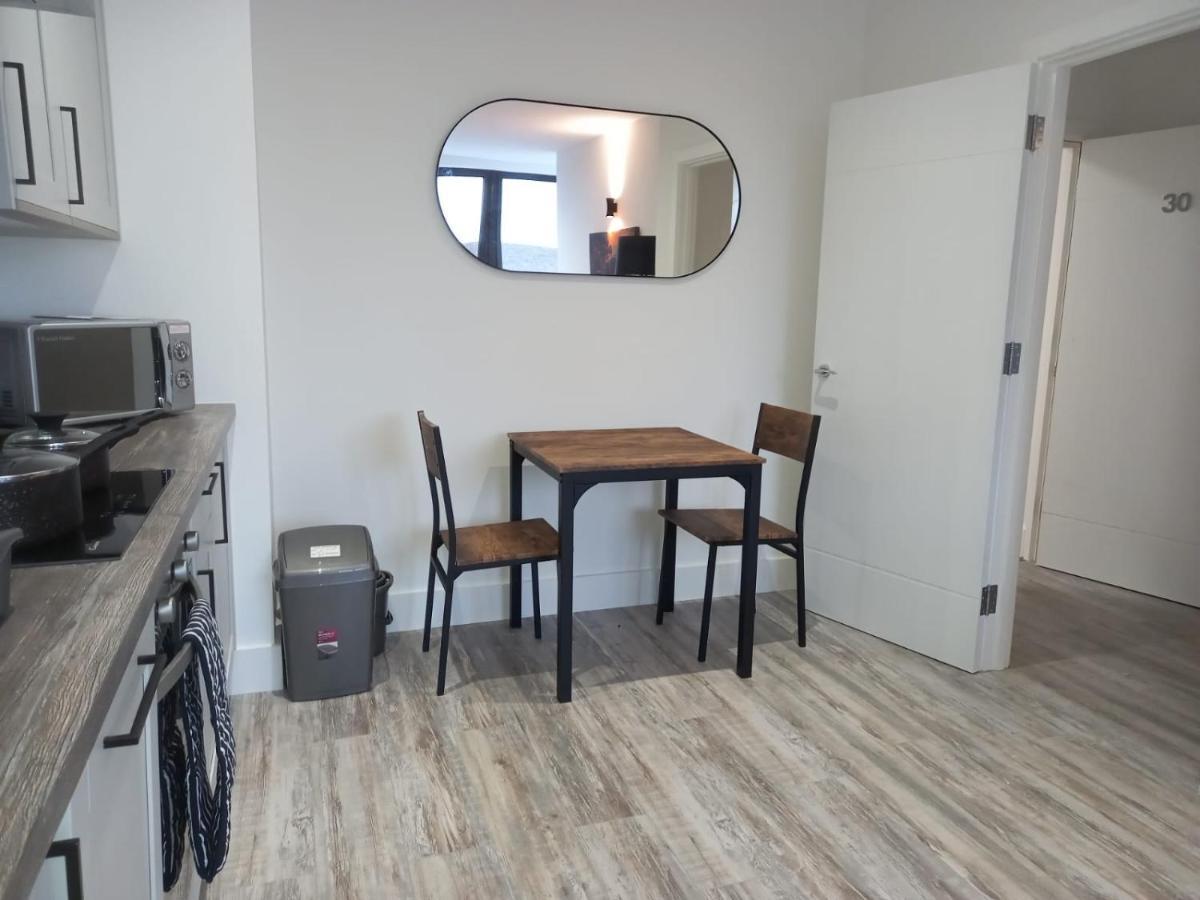 Kingsbridge Point - Cosy One Bed Apartments Near Town Centre, Суиндон Экстерьер фото