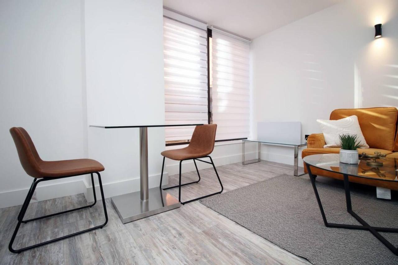 Kingsbridge Point - Cosy One Bed Apartments Near Town Centre, Суиндон Экстерьер фото