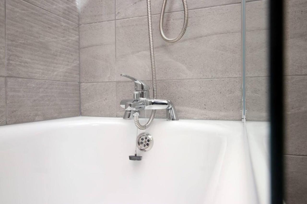 Kingsbridge Point - Cosy One Bed Apartments Near Town Centre, Суиндон Экстерьер фото