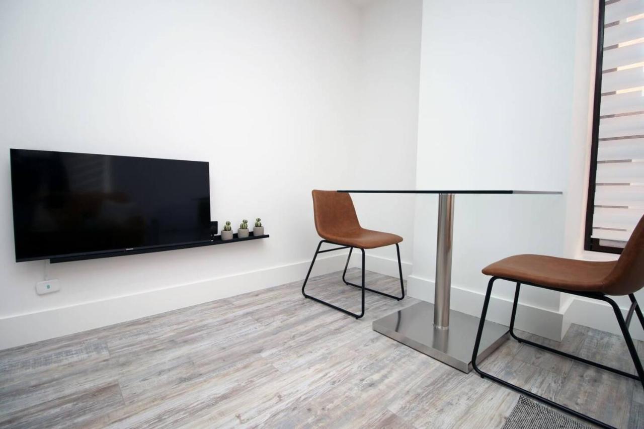 Kingsbridge Point - Cosy One Bed Apartments Near Town Centre, Суиндон Экстерьер фото