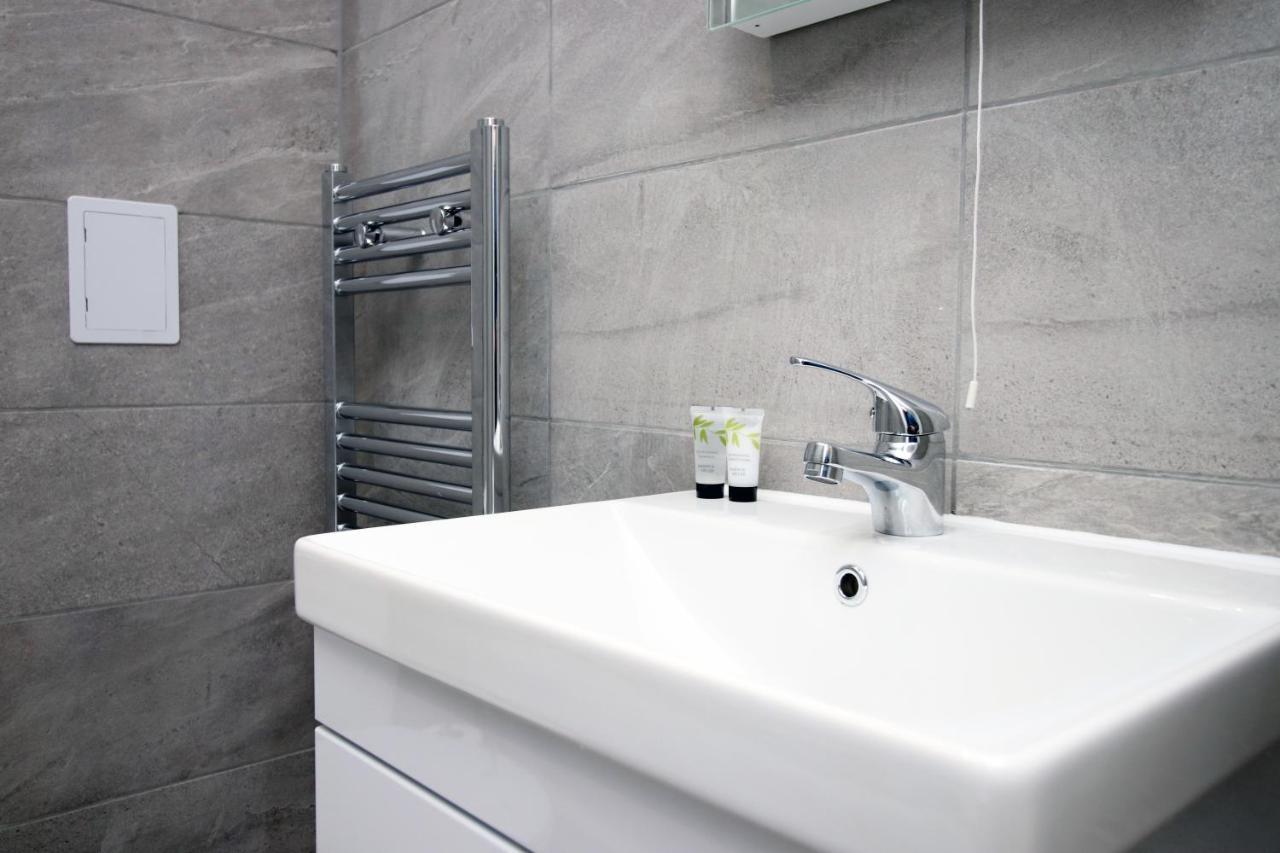 Kingsbridge Point - Cosy One Bed Apartments Near Town Centre, Суиндон Экстерьер фото