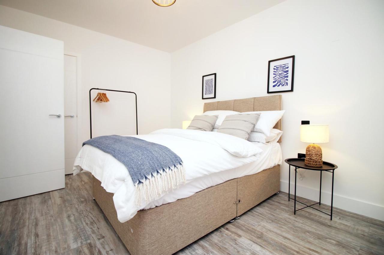 Kingsbridge Point - Cosy One Bed Apartments Near Town Centre, Суиндон Экстерьер фото