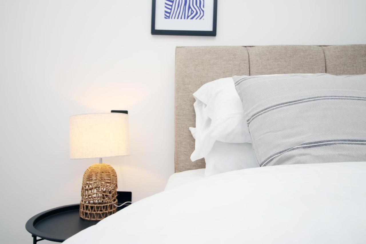 Kingsbridge Point - Cosy One Bed Apartments Near Town Centre, Суиндон Экстерьер фото